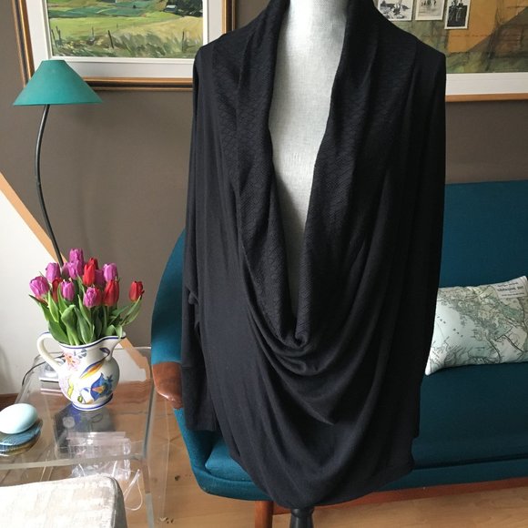 Black Market Voluminous Top - Picture 1 of 8